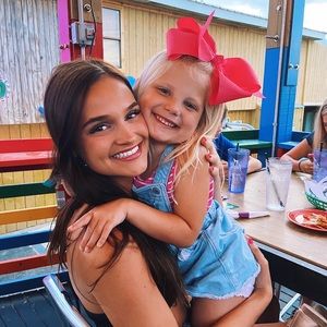 Meet your Posher, Rayne